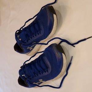 6 youth Under Armor sneakers